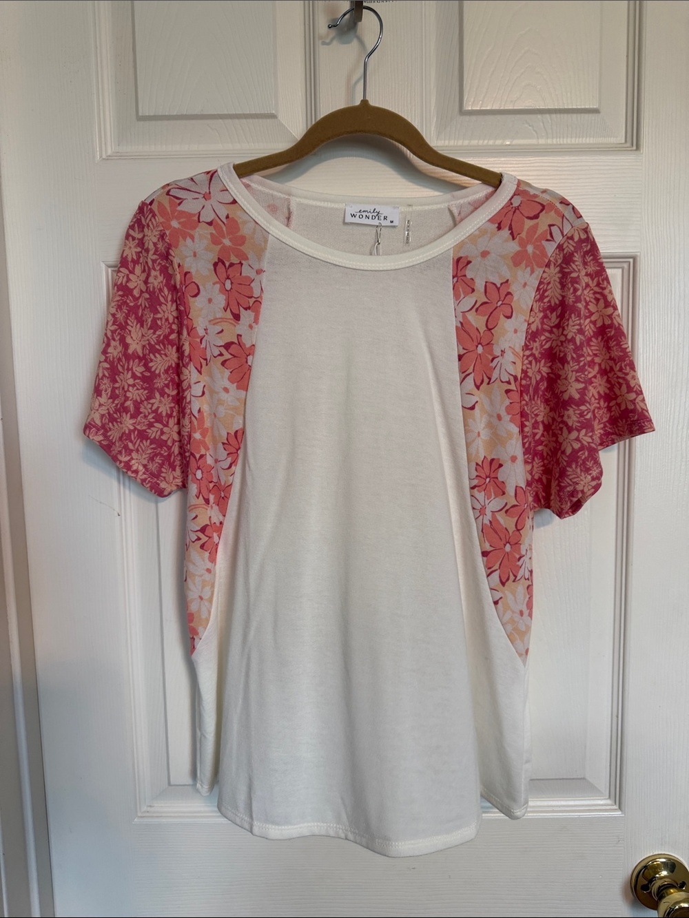 Wonder Floral Panel Short Sleeve Tee in Pink and White